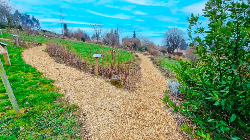 Entretien du Sentier avec du Broyat Entretien du Sentier avec du Broyat