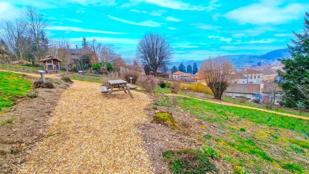 Entretien du Sentier avec du Broyat Entretien du Sentier avec du Broyat